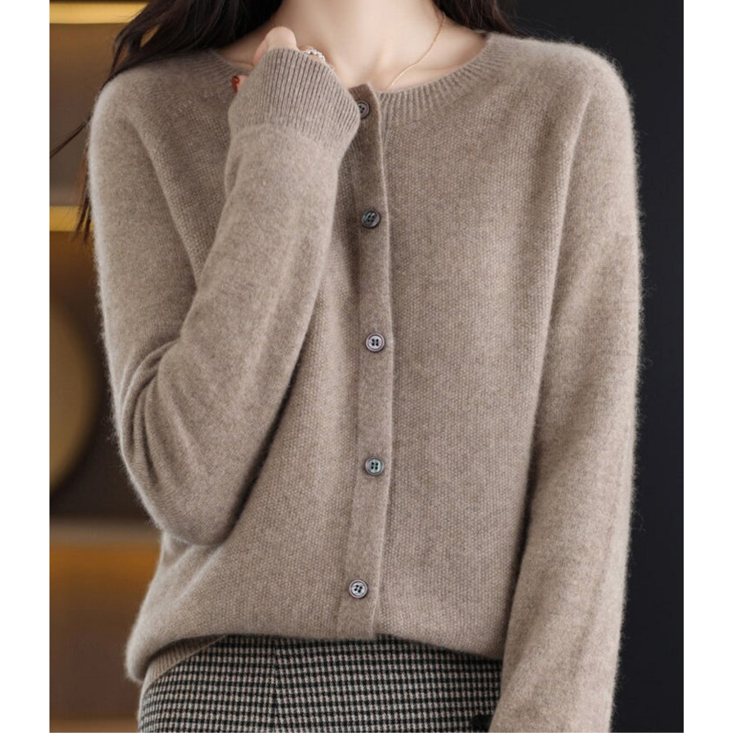 Damen-Strickjacke mit O-Ausschnitt aus reiner Merinowolle