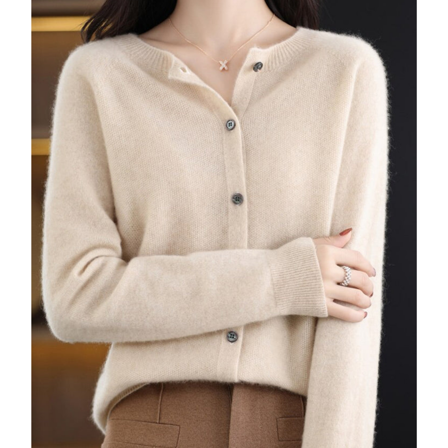 Damen-Strickjacke mit O-Ausschnitt aus reiner Merinowolle